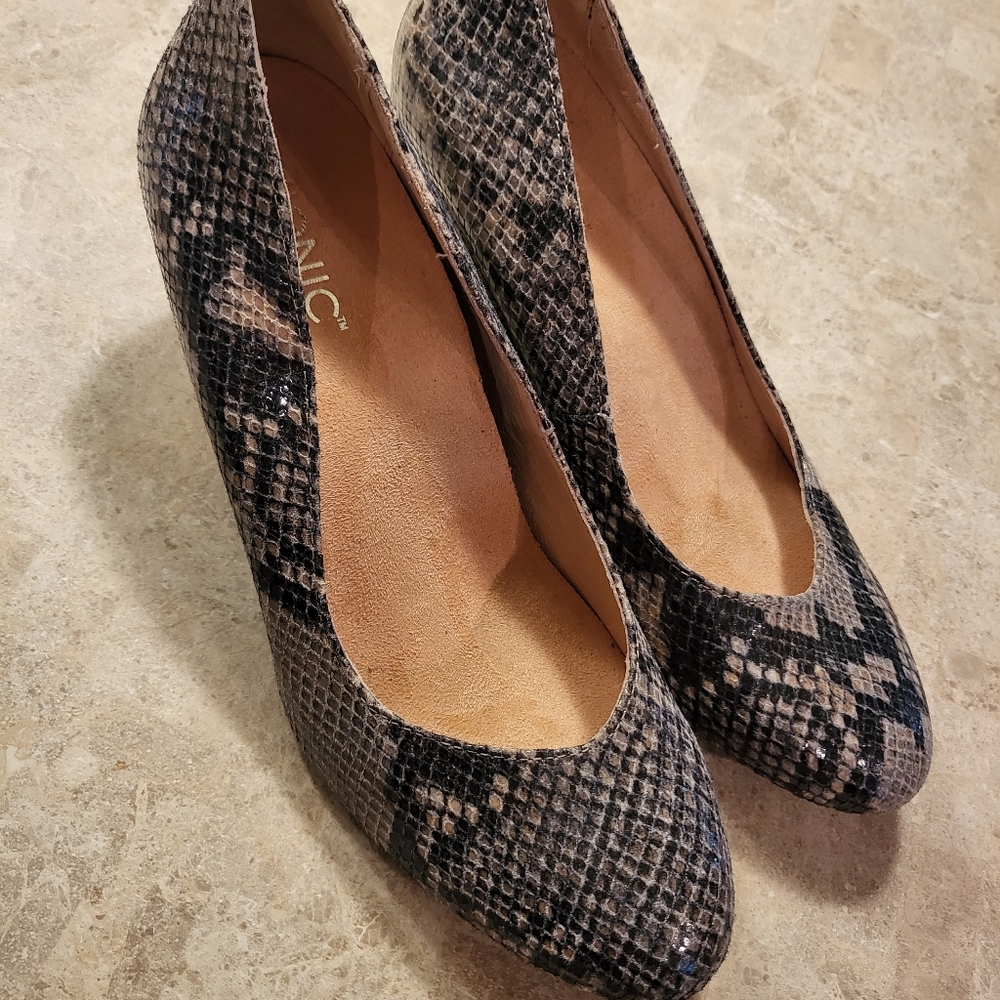 Vionic snakeskin pumps